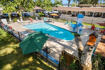 skylark shores resort