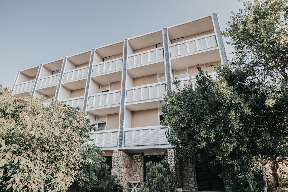 colentum resort murter