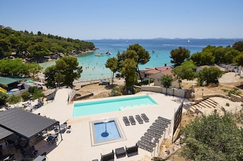 colentum resort murter