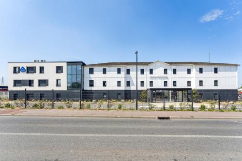 hotel akena pierrelaye