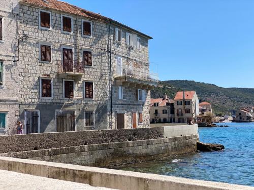 mira sea front guesthouse