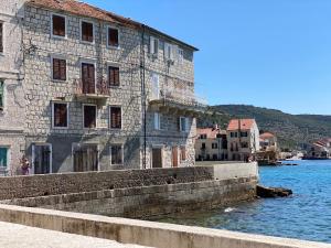 mira sea front guesthouse