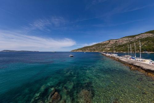 mira sea front guesthouse