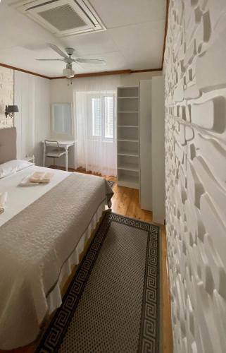 mira sea front guesthouse