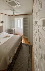 mira sea front guesthouse