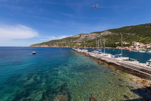 mira sea front guesthouse