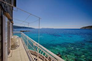 mira sea front guesthouse