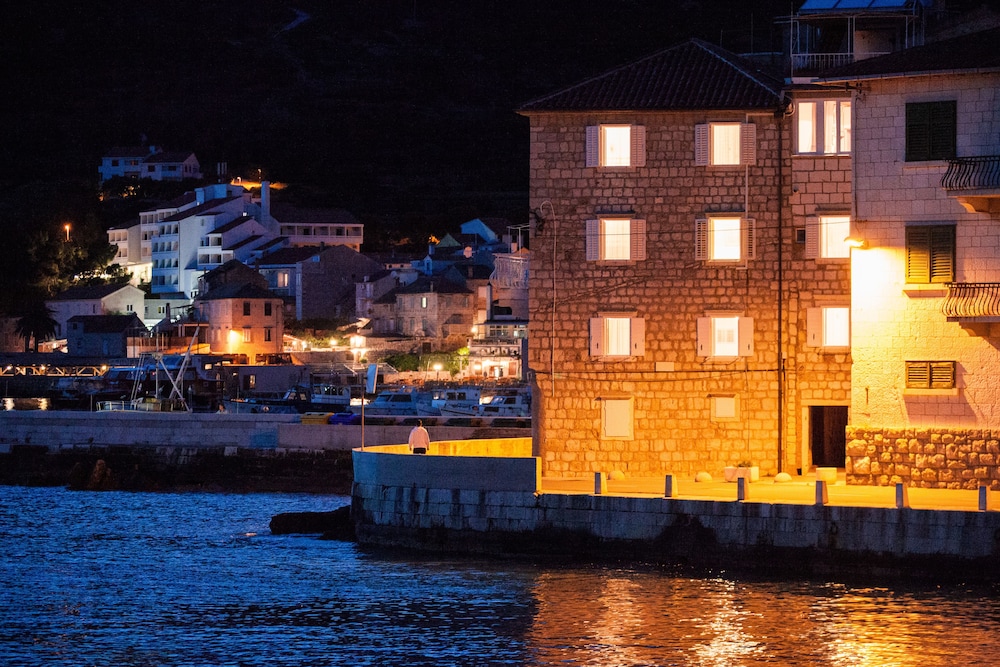 mira sea front guesthouse