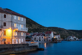 mira sea front guesthouse