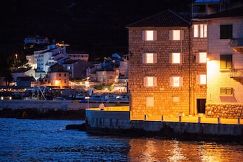 mira sea front guesthouse