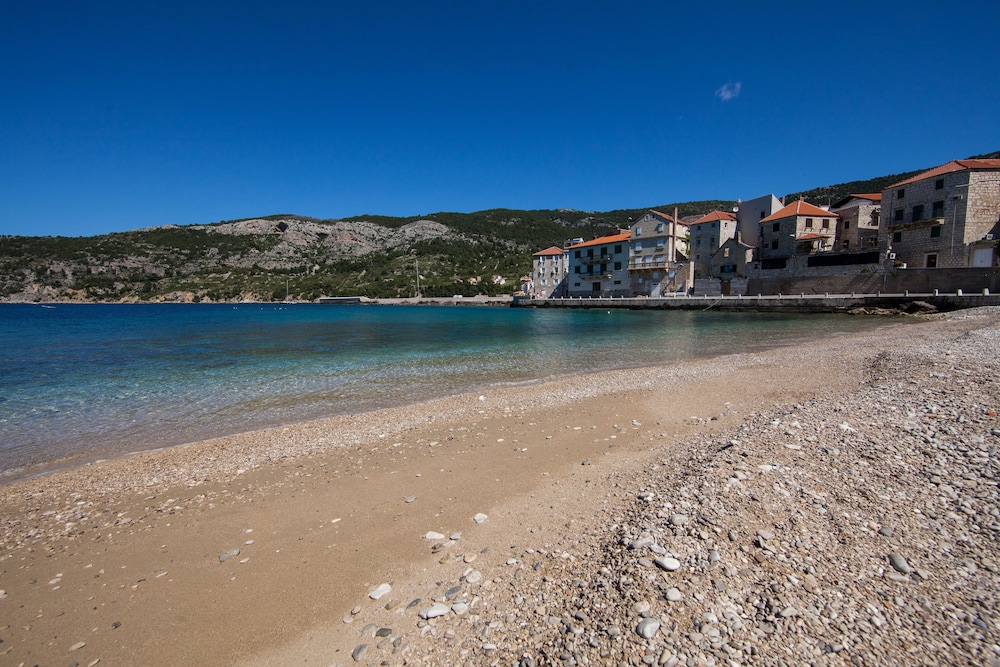 mira sea front guesthouse