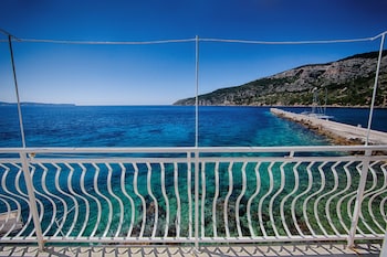 mira sea front guesthouse