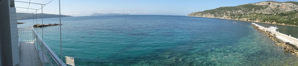 mira sea front guesthouse