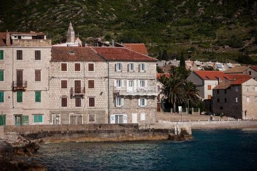 mira sea front guesthouse