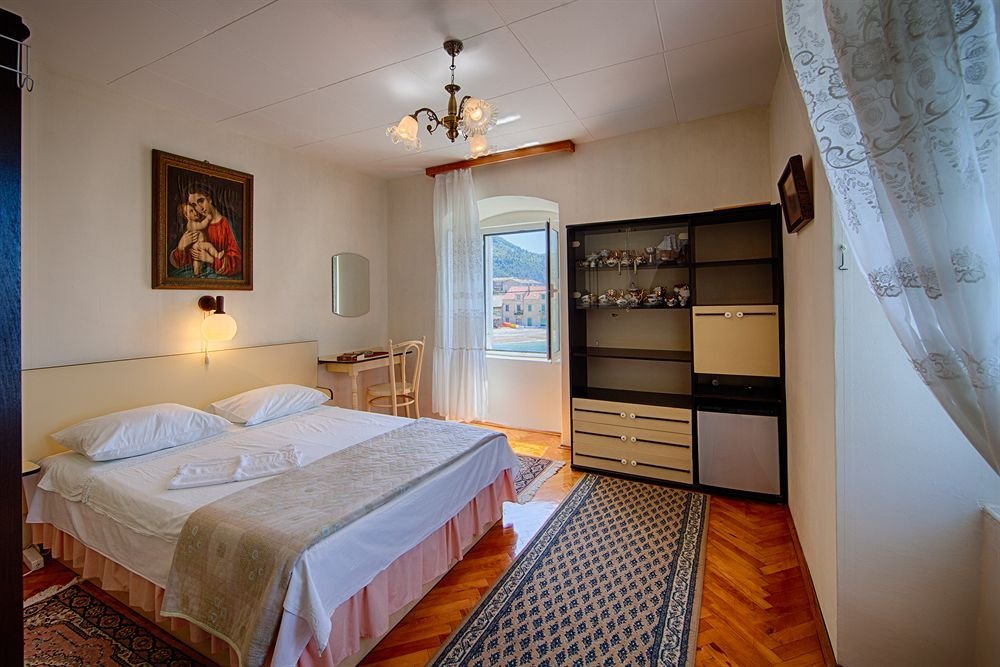 mira sea front guesthouse