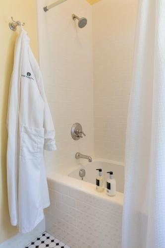 healdsburg inn on the plaza a four sisters inn