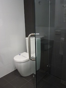 golden chain tower motor inn