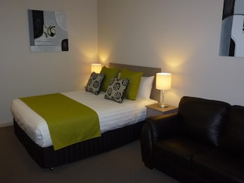 golden chain tower motor inn