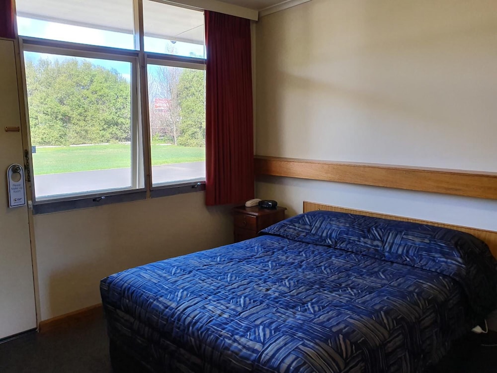 golden chain tower motor inn