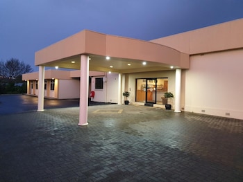 golden chain tower motor inn