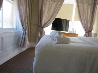the queens arms hotel