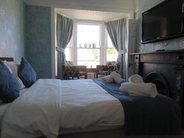 the queens arms hotel