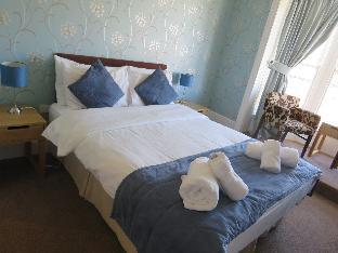 the queens arms hotel