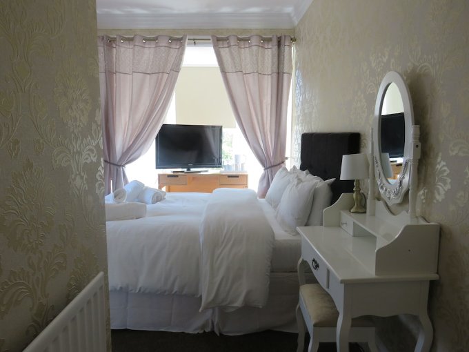the queens arms hotel