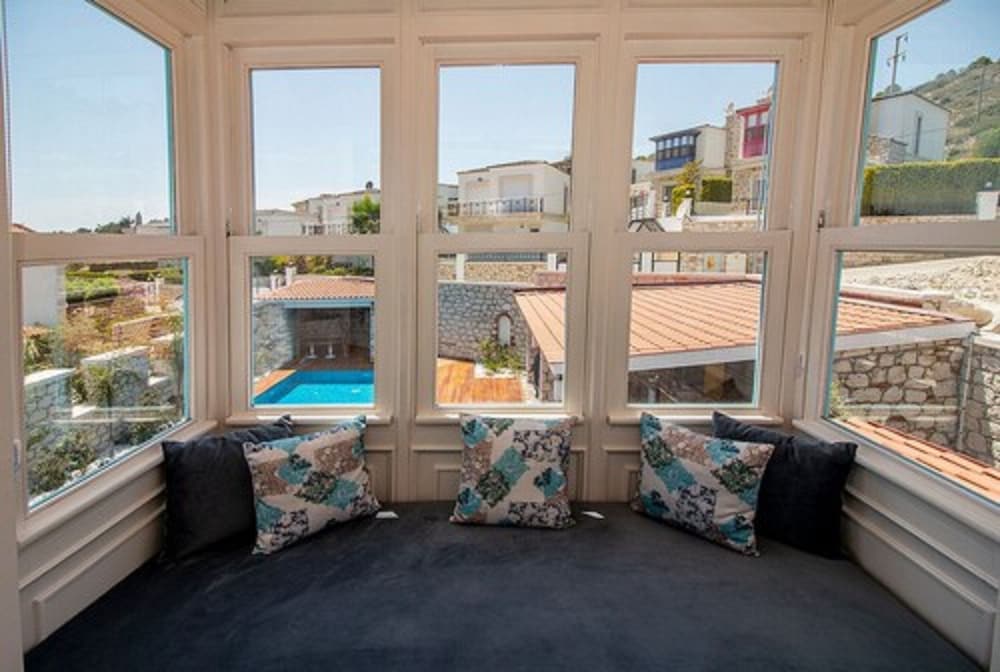 amour alacati butik otel