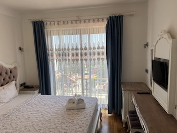 amour alacati butik otel