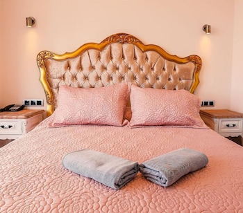 amour alacati butik otel