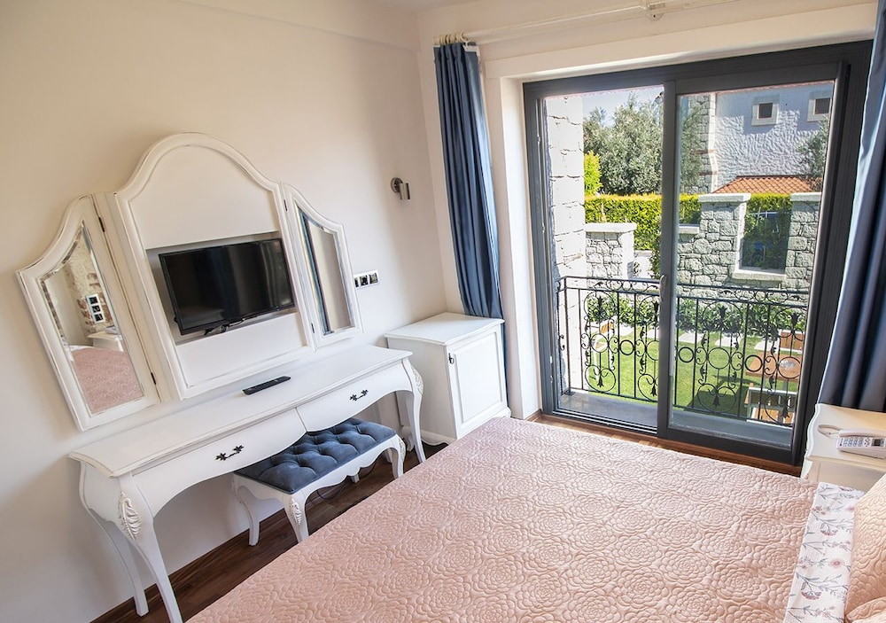 amour alacati butik otel