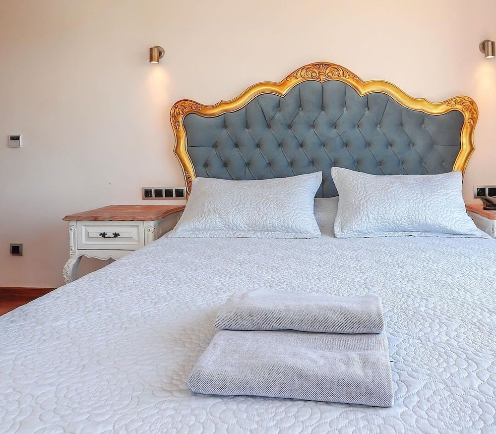 amour alacati butik otel
