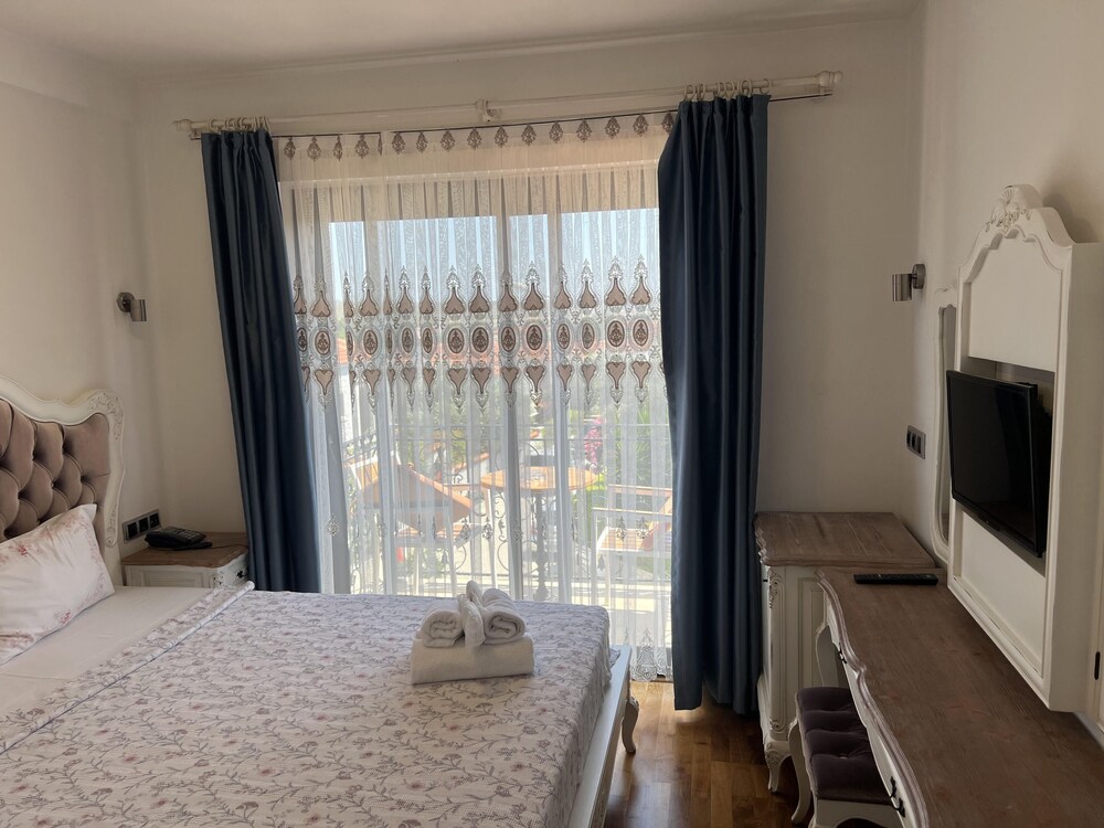 amour alacati butik otel