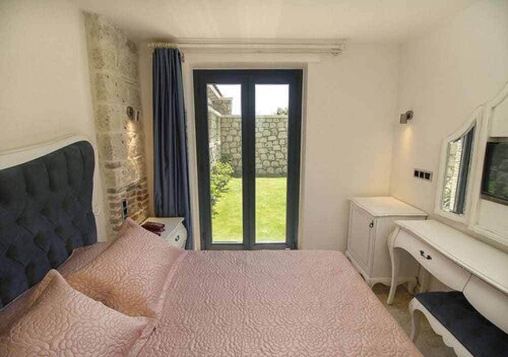 amour alacati butik otel