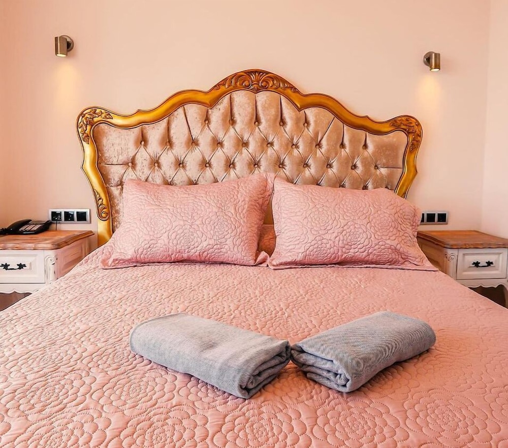 amour alacati butik otel