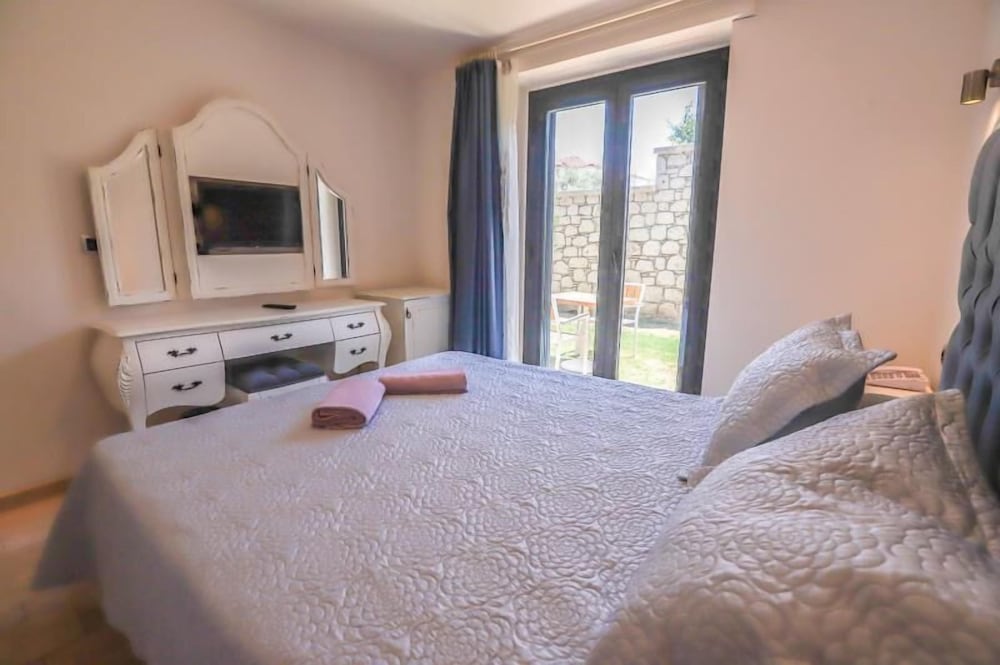 amour alacati butik otel
