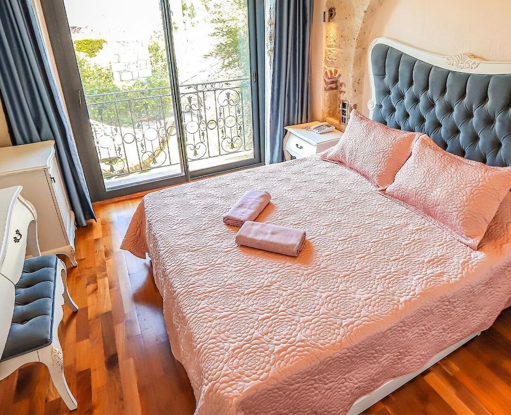 amour alacati butik otel