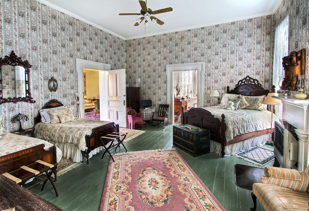 1851 historic maple hill manor bandb