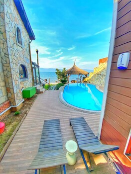 Villa Atroa,Lake Iznik>>Bursa,3 star