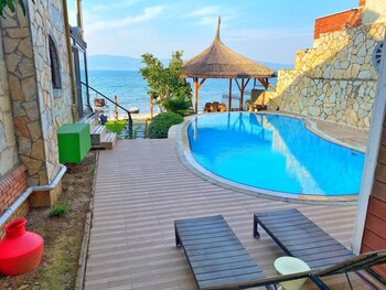 Villa Atroa,Lake Iznik>>Bursa,3 star