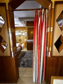 shari la island resort