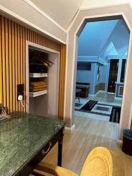 shari la island resort