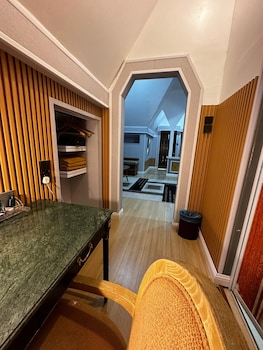 shari la island resort