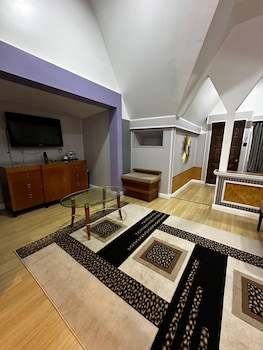 shari la island resort