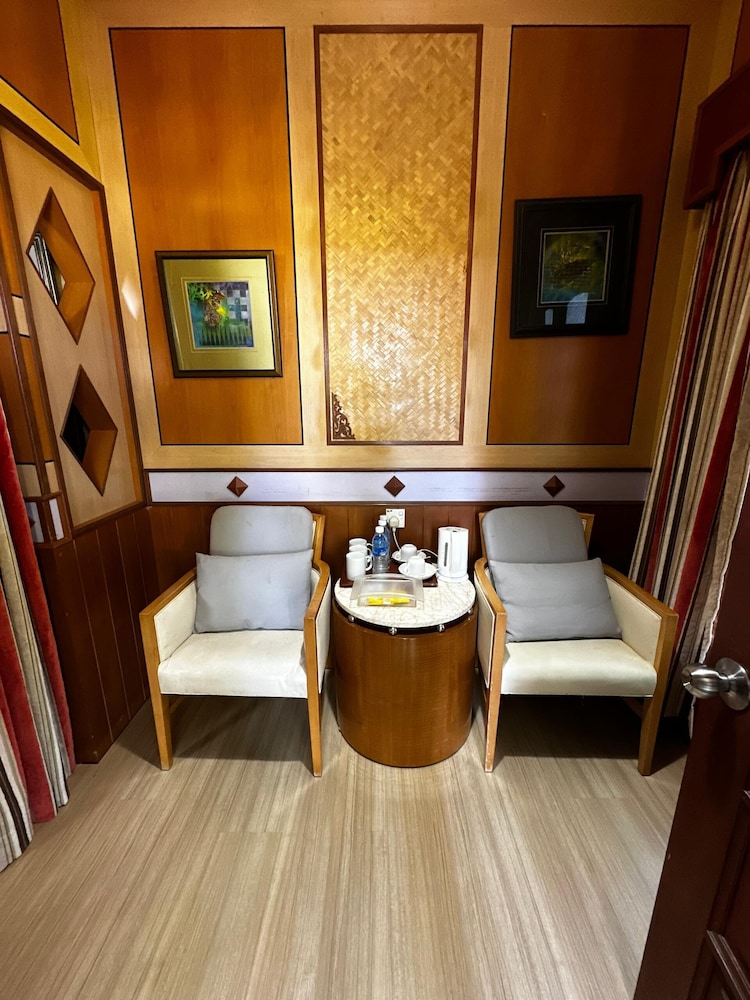 shari la island resort