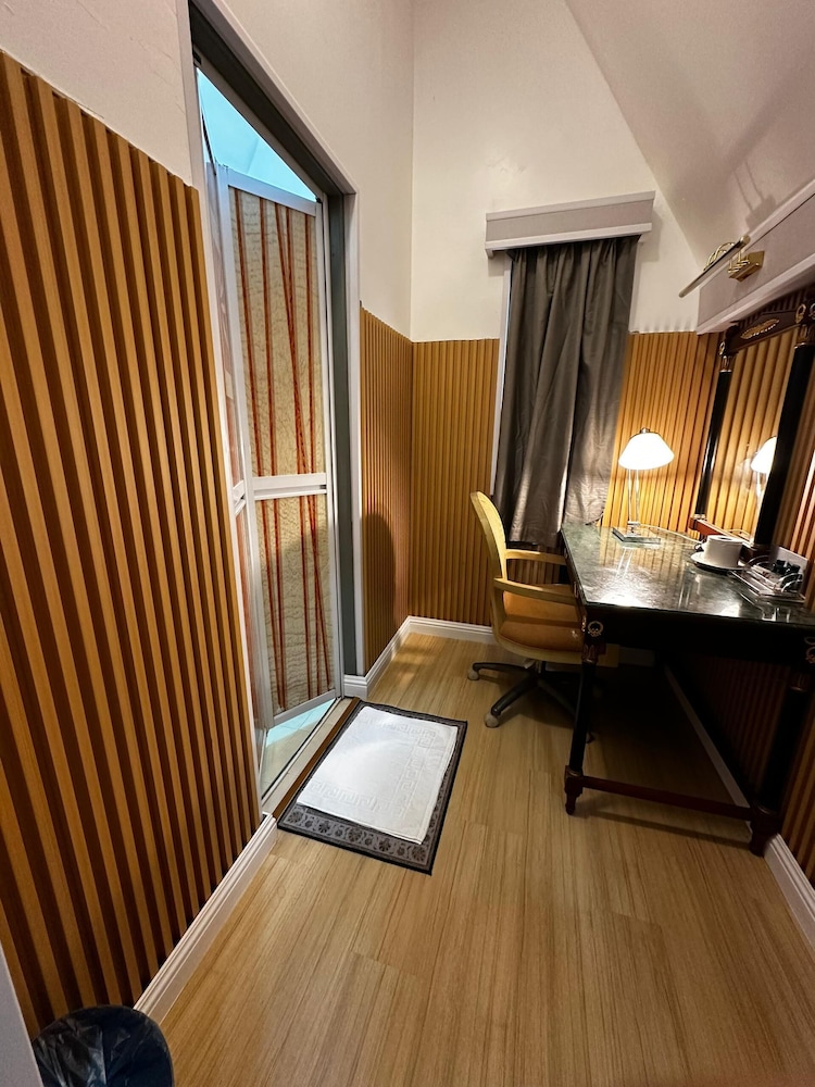 shari la island resort