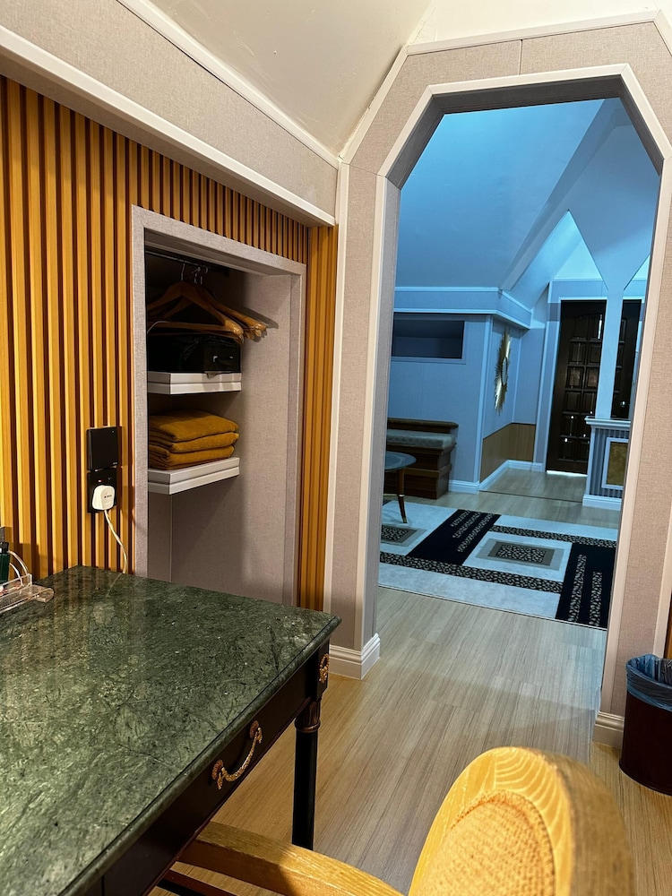 shari la island resort