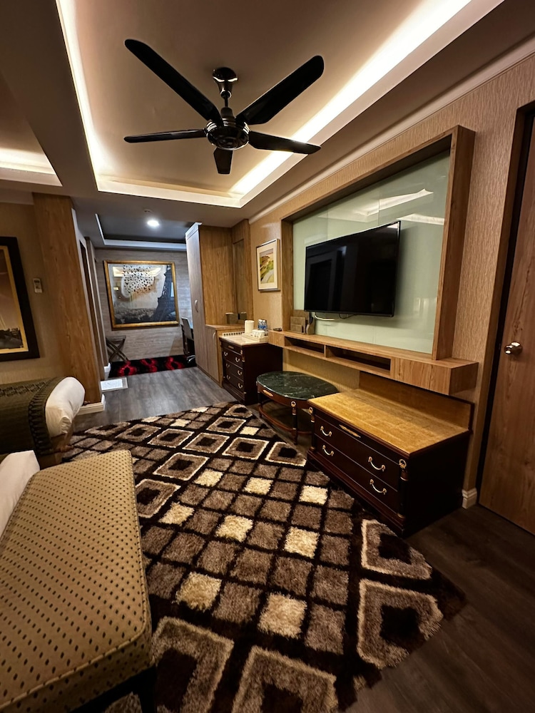 shari la island resort