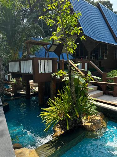 shari la island resort